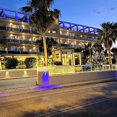 Black And White Otel