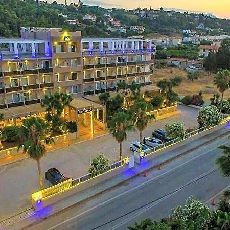 Black And White Otel 3*